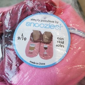 NWT Snoozies Slippers